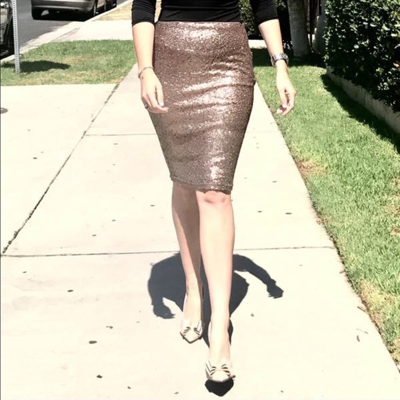 ✨BRONZE SEQUIN PENCIL SKIRT✨ - Picture 3 of 4